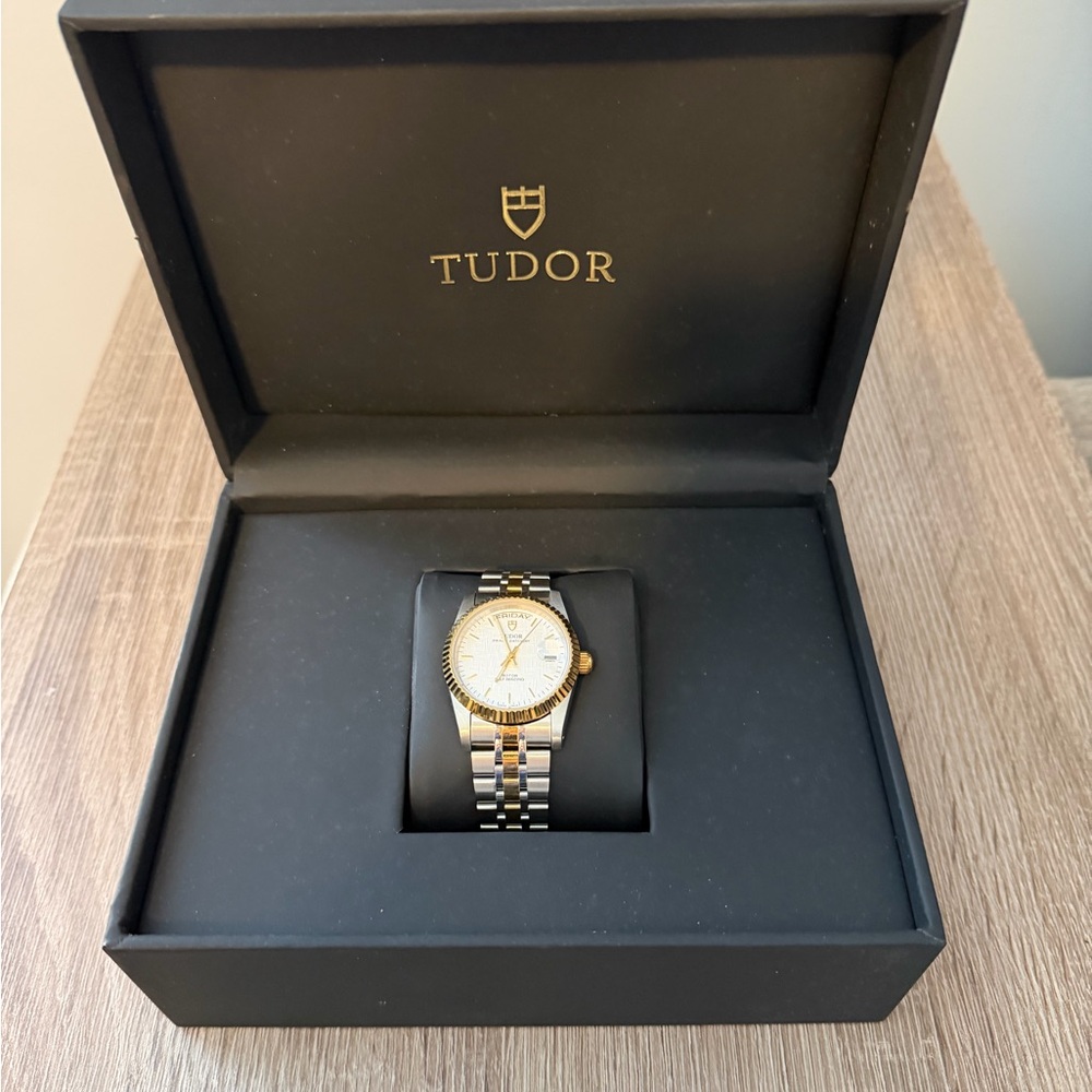 Two tone date+day Men's Watch